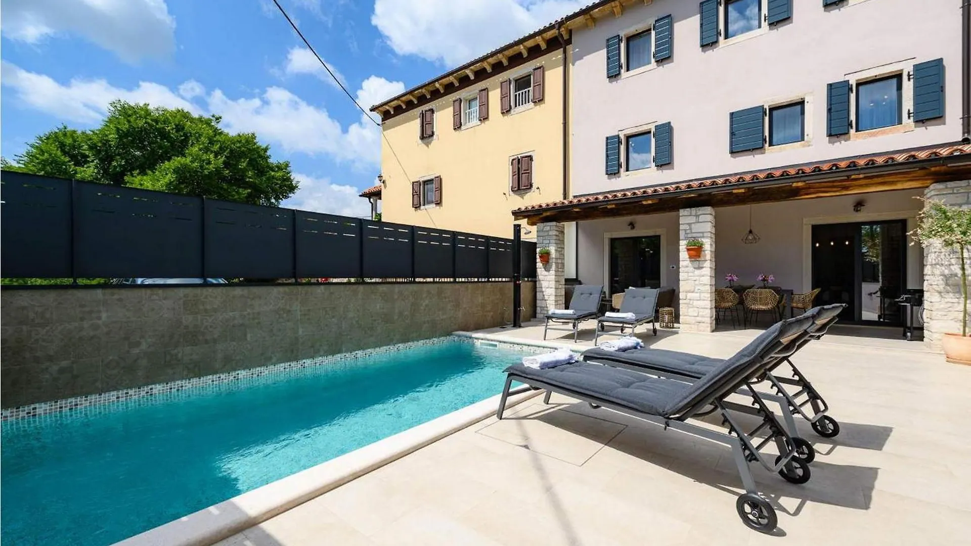 Villa Milly ile iletişim